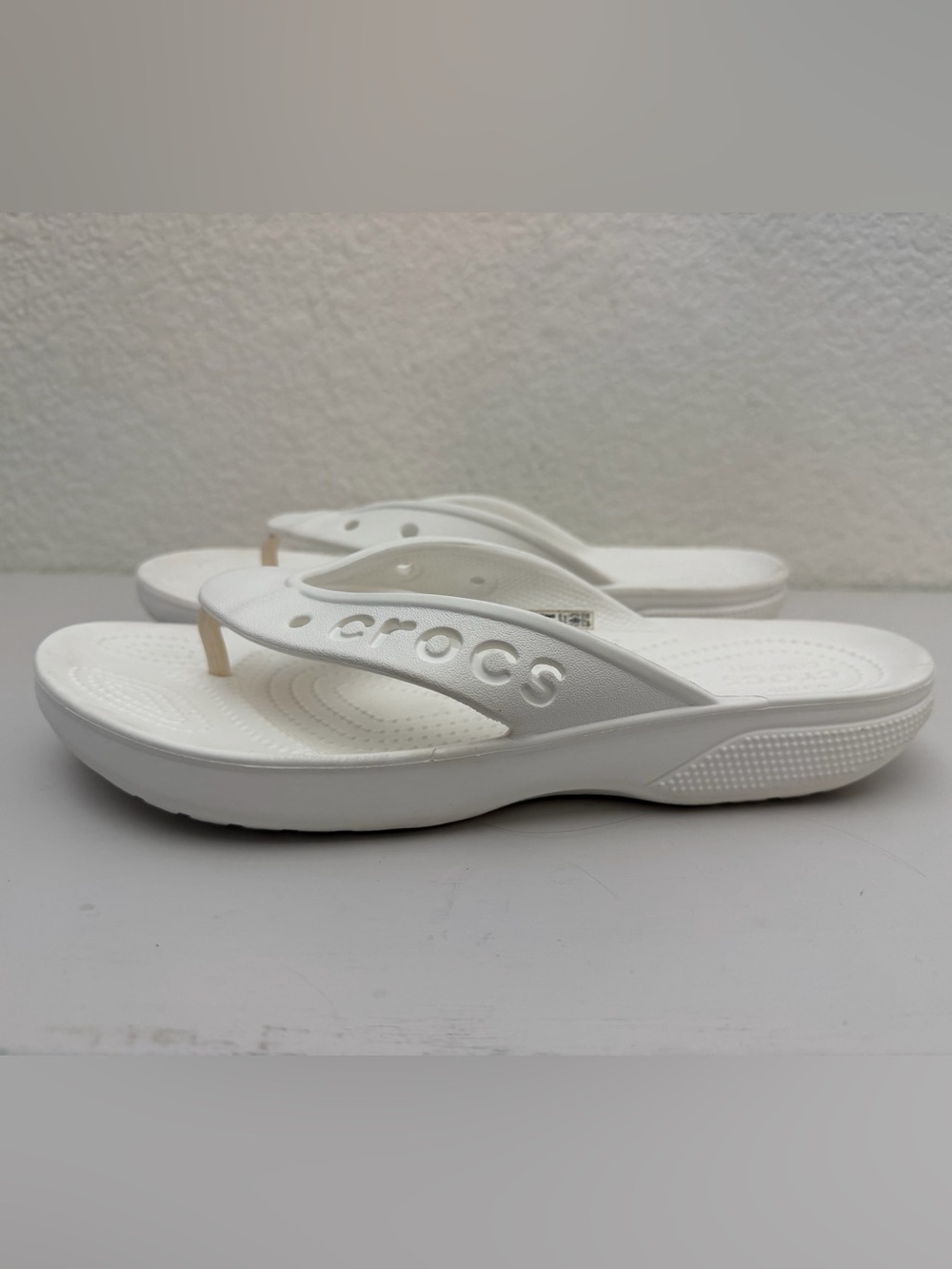CROCS White Baya II Flip Flops Sandals Unisex Men 7 Women 9 Great Condition